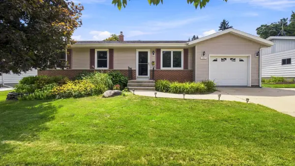 1367 Balsam PLACE, West Bend, WI 53095