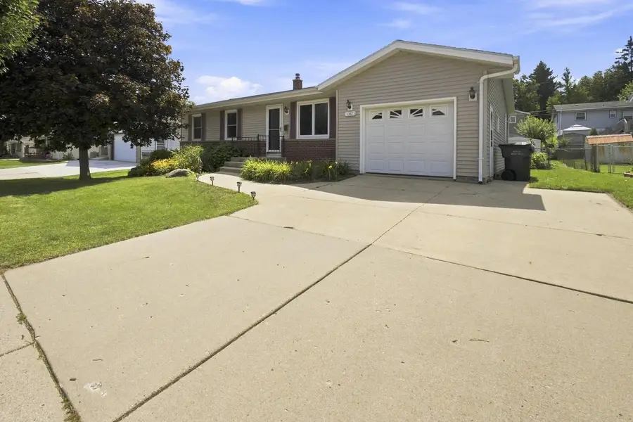 1367 Balsam PLACE, West Bend, WI 53095 - #2