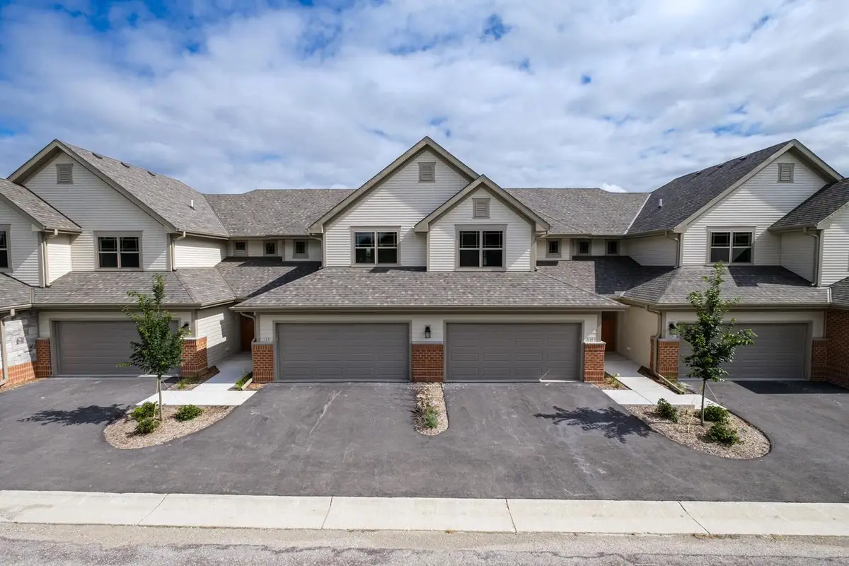 255 Aerie CIRCLE #102, Brookfield, WI 53045 - #1