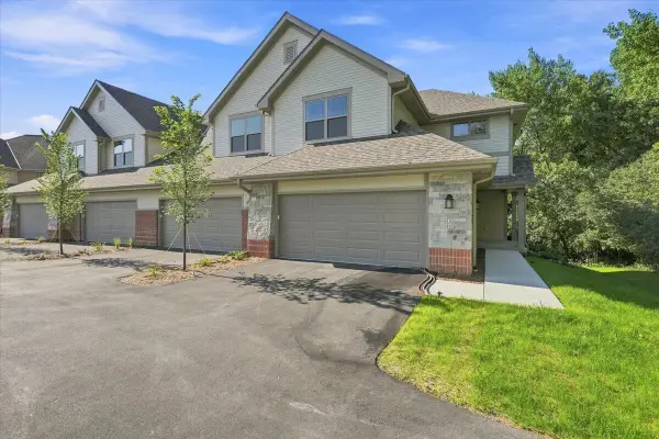 255 Aerie CIRCLE #101, Brookfield, WI 53045