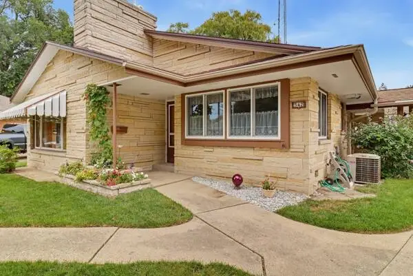 542 E Van Beck AVENUE, Milwaukee, WI 53207 - #2