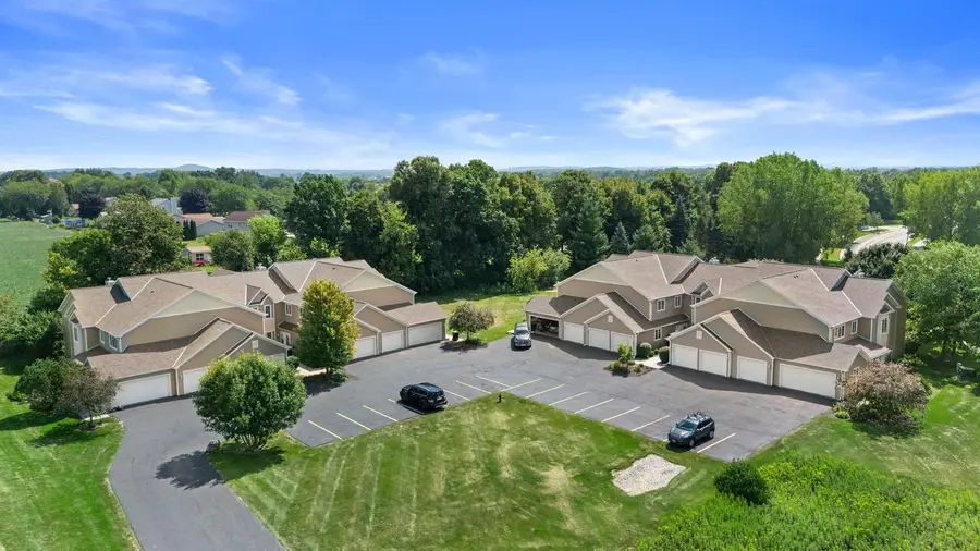 758 Bridlewood DRIVE #H, Hartford, WI 53027 - #3