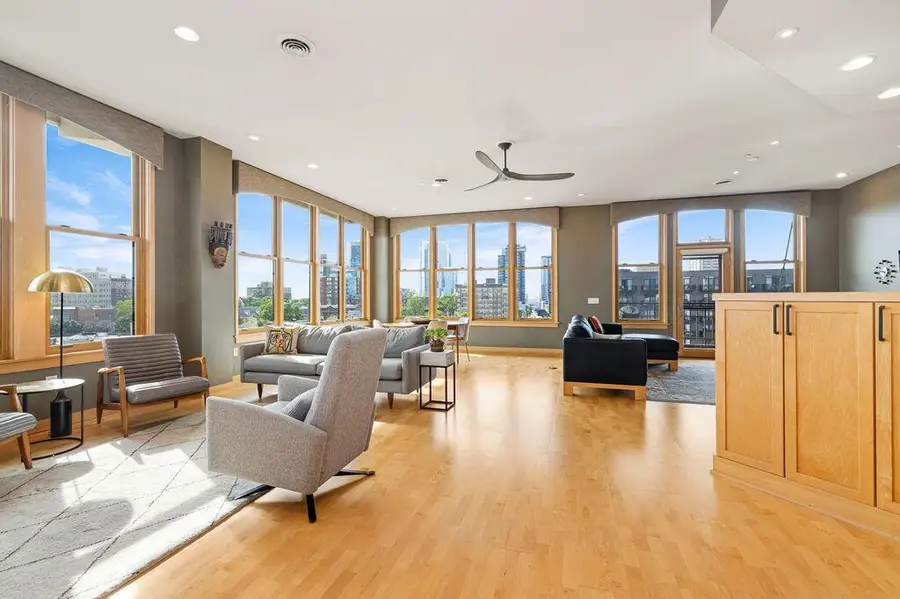 1325 N Van Buren STREET #601, Milwaukee, WI 53202 - #2