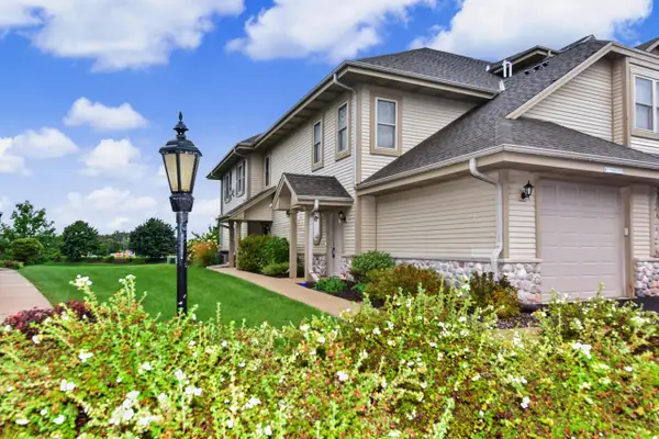 W173N5537 Ravenwood DRIVE #5537, Menomonee Falls, WI 53051