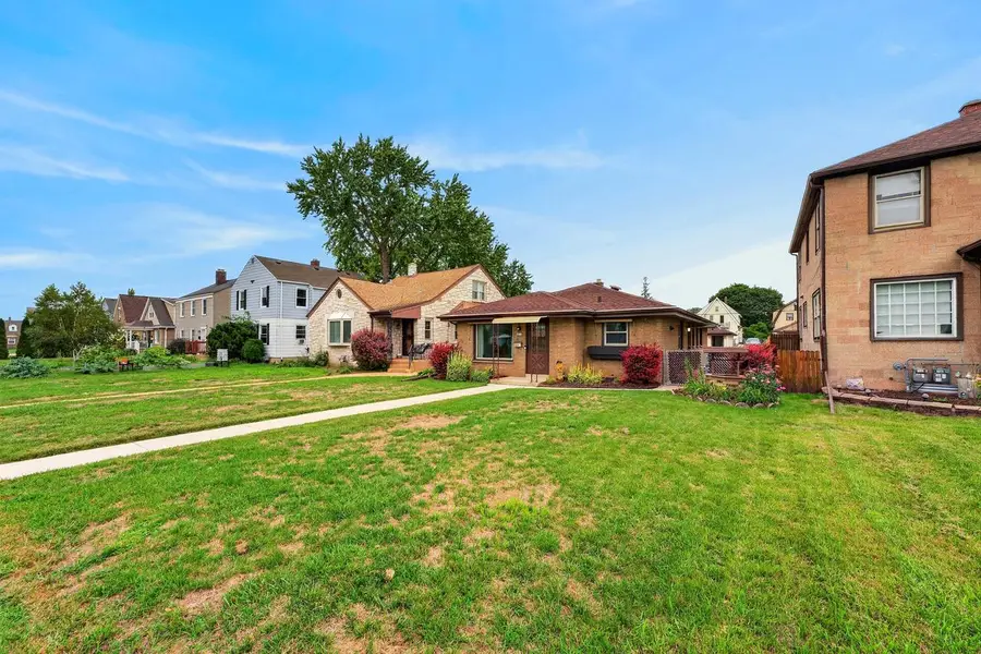 1252 S 40th STREET, West Milwaukee, WI 53215 - #2