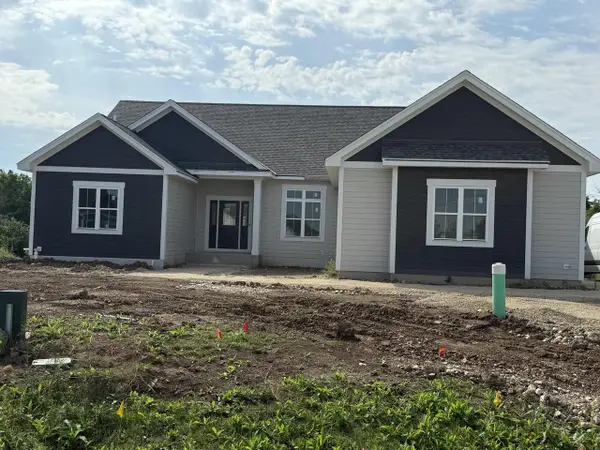 9744 N Migratory COURT, Mequon, WI 53092