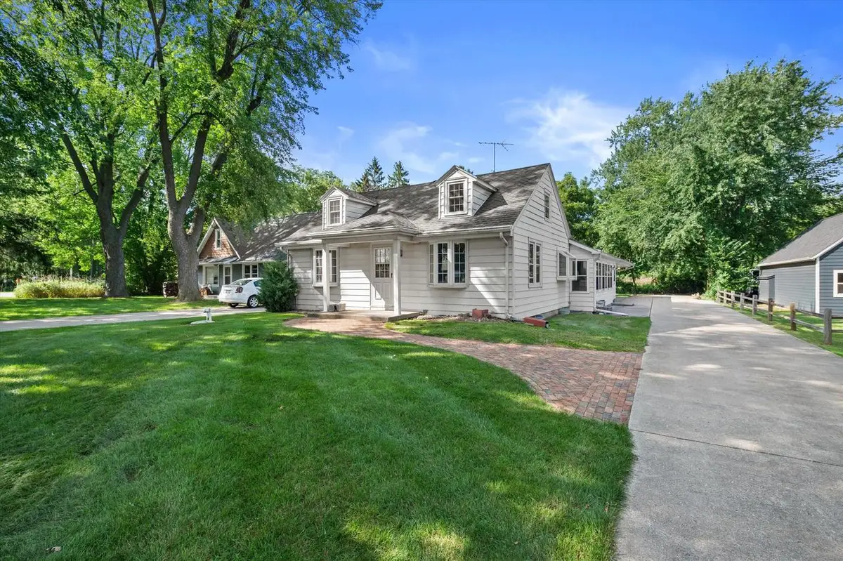 37738 Valley ROAD, Summit, WI 53066 - #1