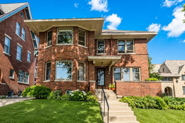 2625 N Wahl AVENUE, Milwaukee, WI 53211