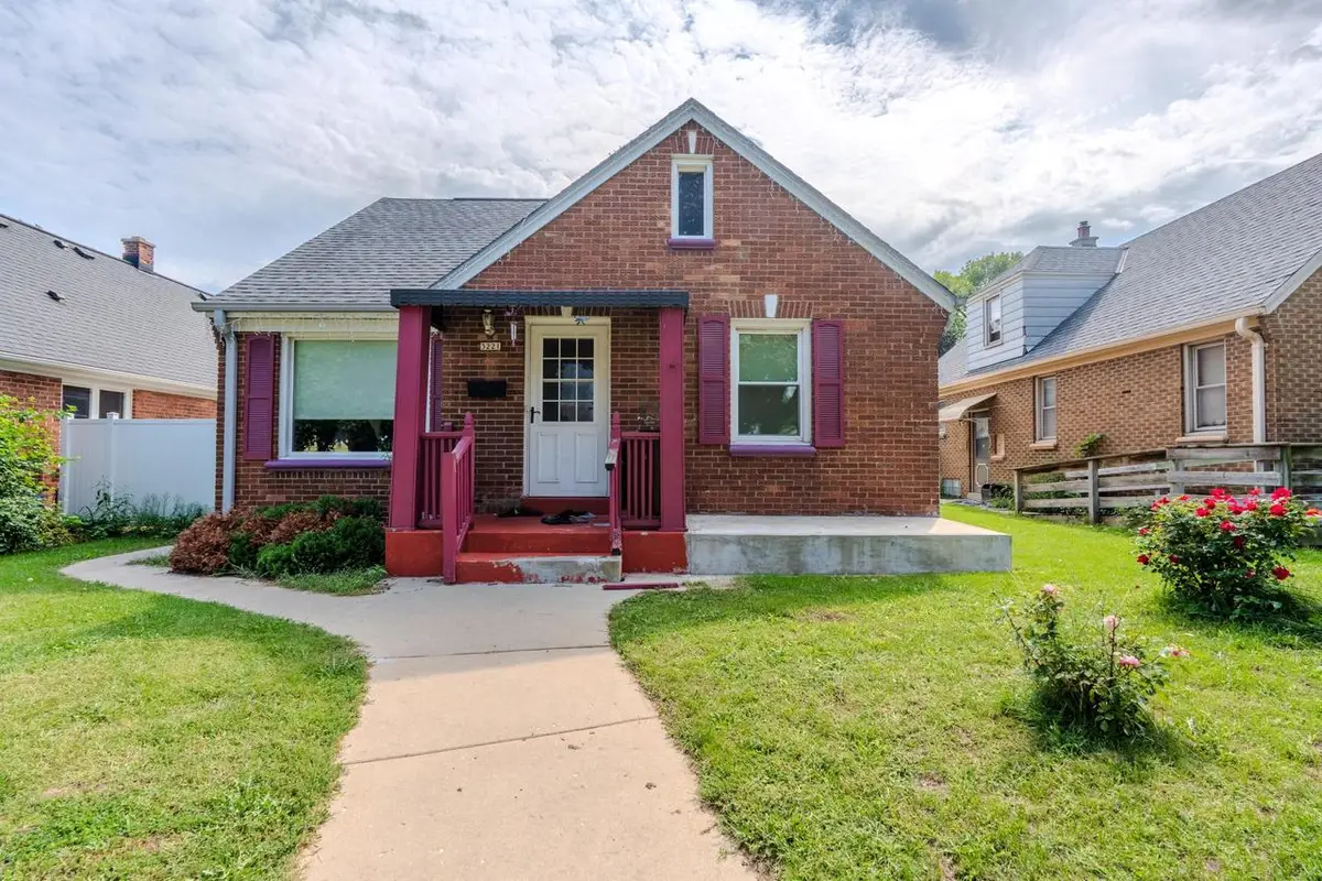 3221 W Oklahoma AVENUE, Milwaukee, WI 53215 - #1