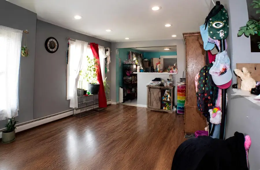 9301 W Greenfield AVENUE, West Allis, WI 53214 - #3