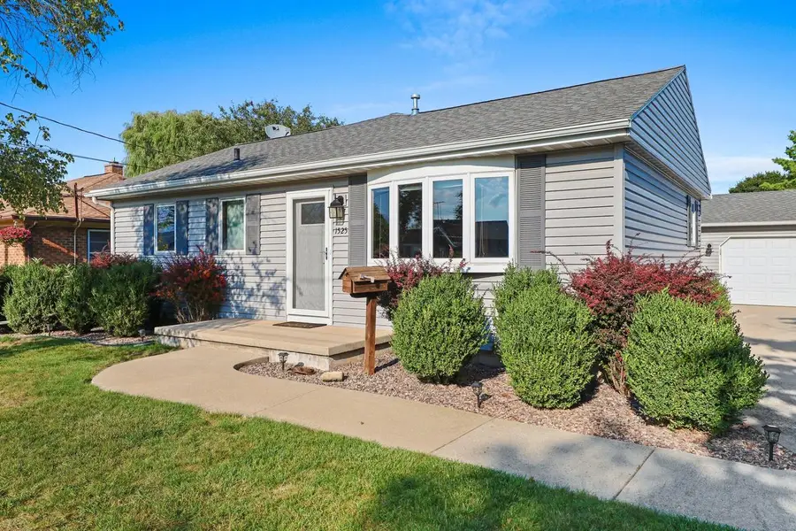 1525 S 25th STREET, Manitowoc, WI 54220 - #2