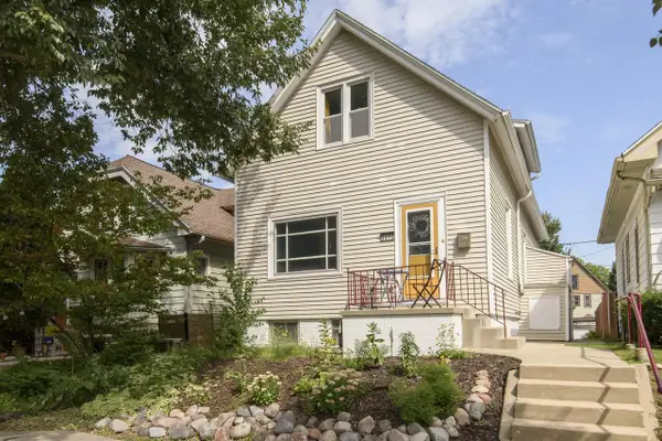 2572 S Howell AVENUE, Milwaukee, WI 53207