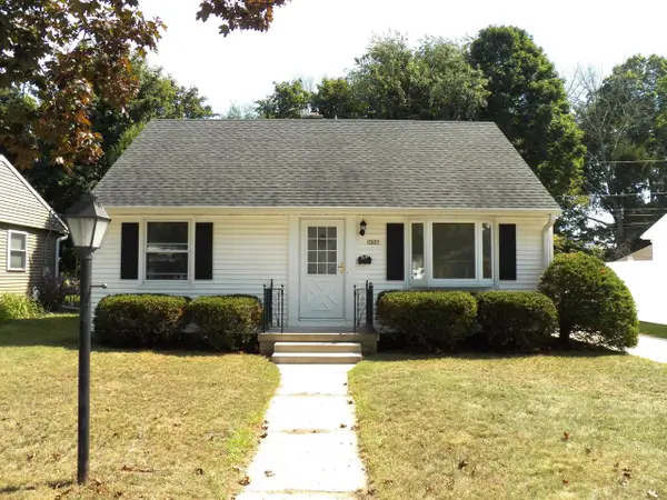 3807 MacArthur DRIVE, Manitowoc, WI 54220
