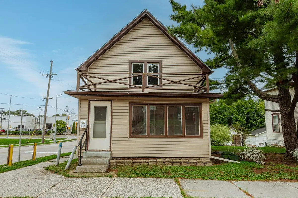 735 E North STREET, Waukesha, WI 53188 - #1
