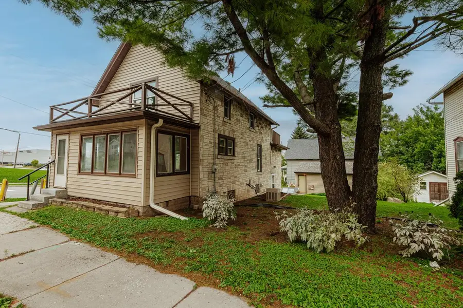 735 E North STREET, Waukesha, WI 53188 - #2