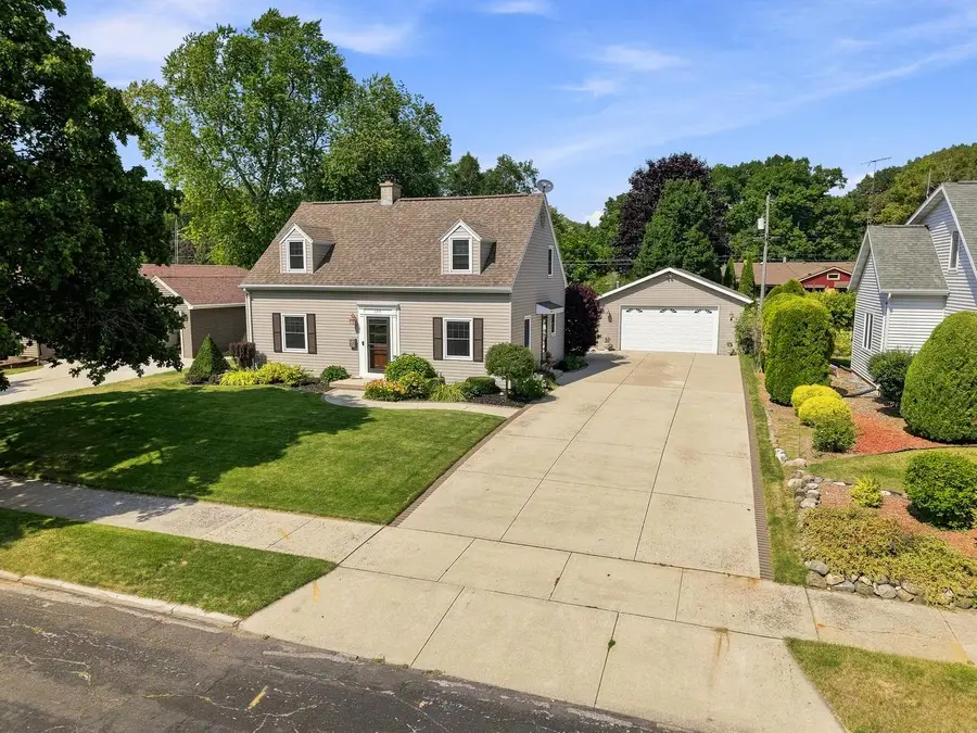 2214 Fairmont STREET, Manitowoc, WI 54220 - #3