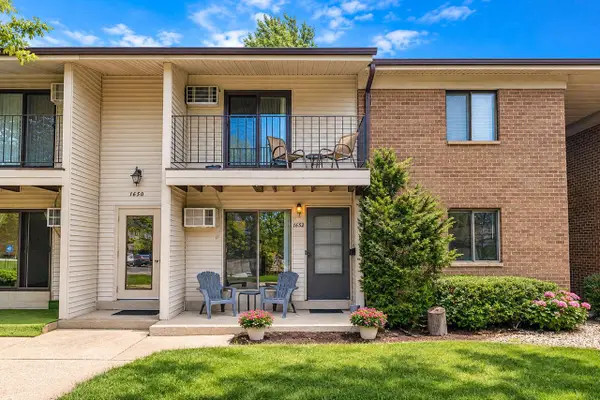 1652 S Carriage LANE, New Berlin, WI 53151