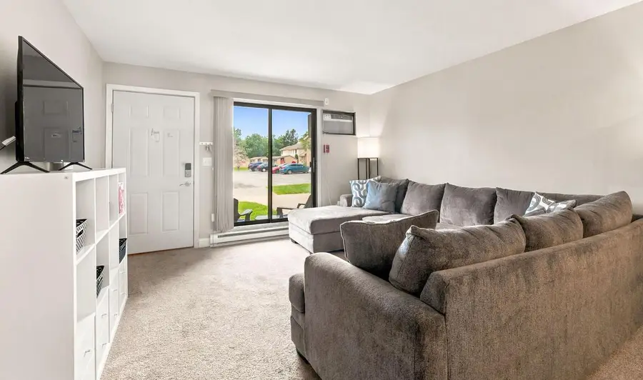 1652 S Carriage LANE, New Berlin, WI 53151 - #3