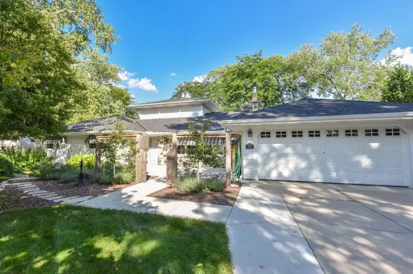W176N8474 Sunset Ridge DRIVE, Menomonee Falls, WI 53051