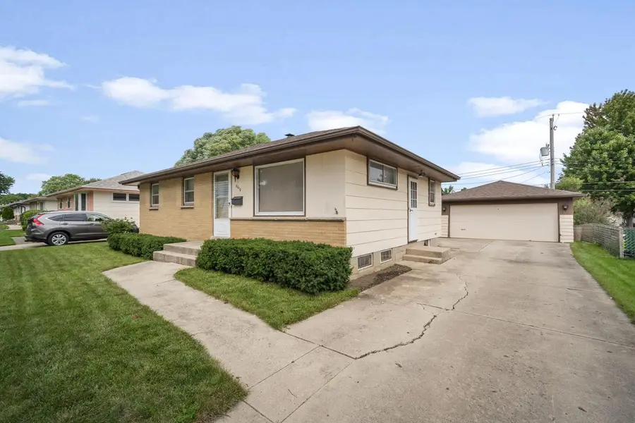 8018 W Tesch AVENUE, Milwaukee, WI 53220 - #2