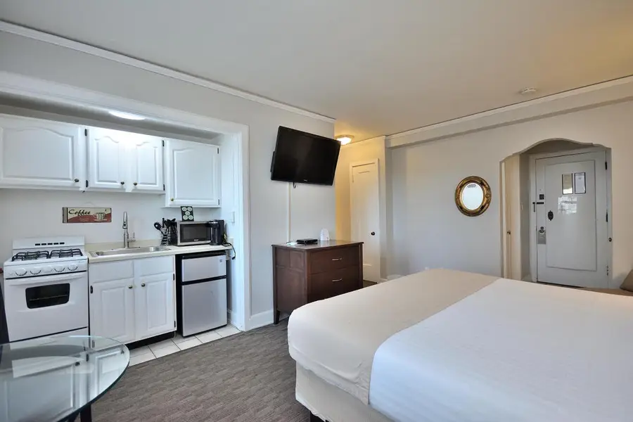 1028 E Juneau AVENUE #412, Milwaukee, WI 53202 - #3