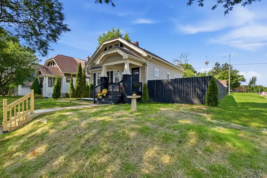 5565 N 32nd STREET, Milwaukee, WI 53209 - #2