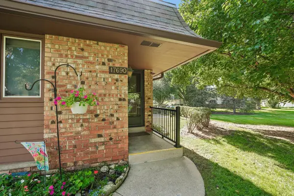 17690 Nassau DRIVE, Brookfield, WI 53045