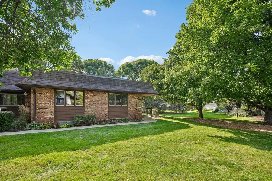 17690 Nassau DRIVE, Brookfield, WI 53045 - #3