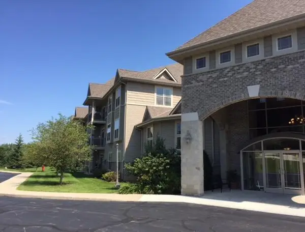 230 Hilldale DRIVE #1105, Hartford, WI 53027