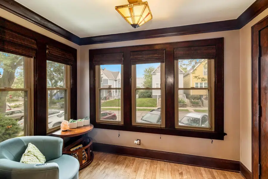 1811 N Astor STREET, Milwaukee, WI 53202 - #2