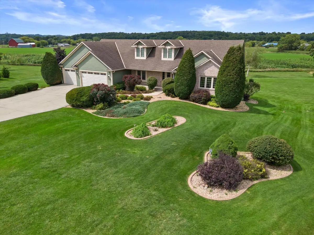 4585 Cathedral COURT, Richfield, WI 53076 - #1