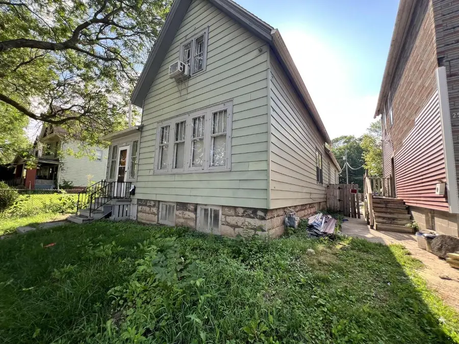 2565 N 10th STREET, Milwaukee, WI 53206 - #3