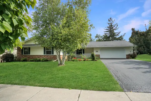 229 Bittersweet DRIVE, West Bend, WI 53095