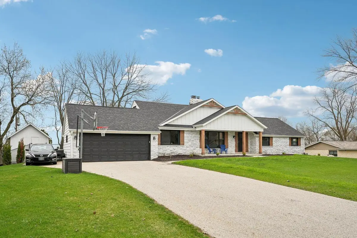 W305N5280 Gail LANE, Hartland, WI 53029 - #1