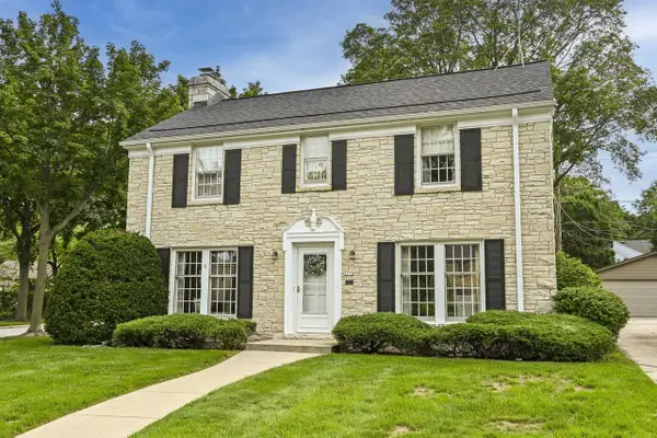 2576 Pasadena BOULEVARD, Wauwatosa, WI 53226