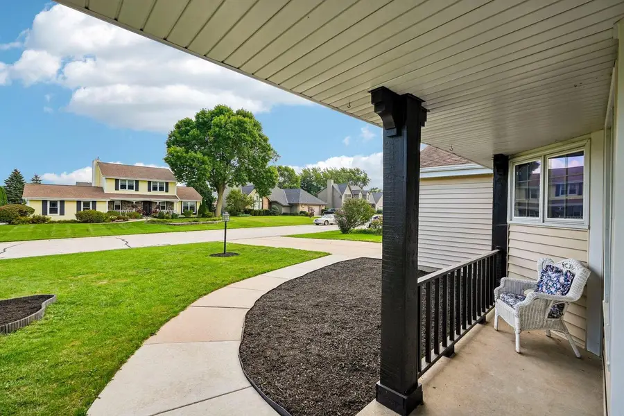 4035 S Avon DRIVE, New Berlin, WI 53151 - #2