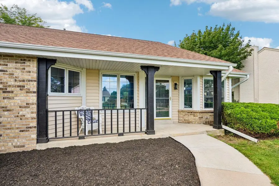 4035 S Avon DRIVE, New Berlin, WI 53151 - #3