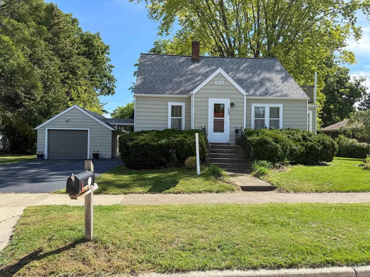 509 Lake STREET, Fond Du Lac, WI 54937 - #1