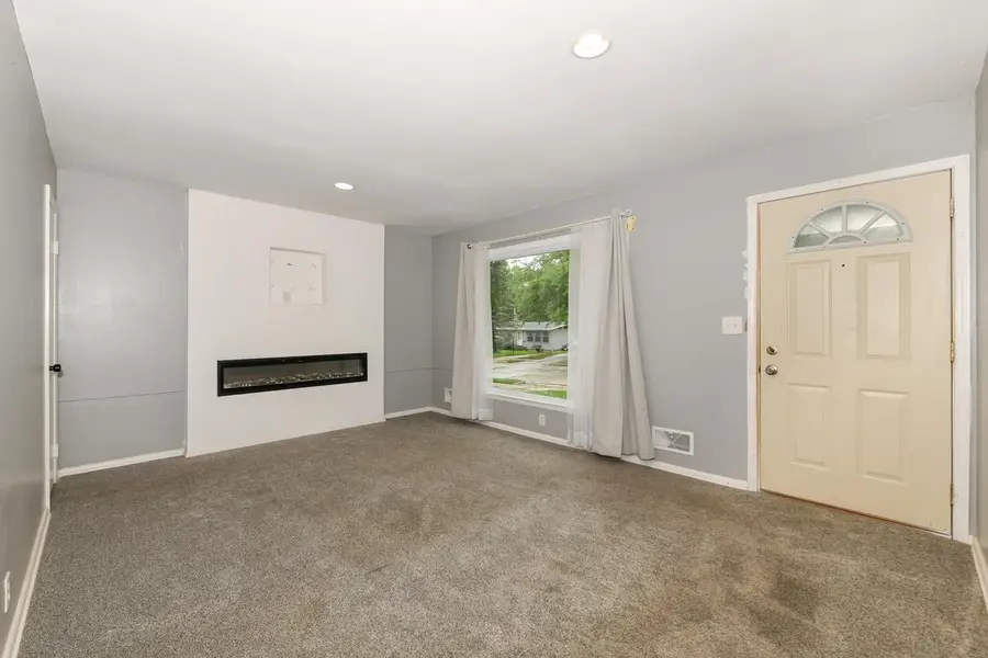 10945 W Jeffrey LANE, Milwaukee, WI 53225 - #3