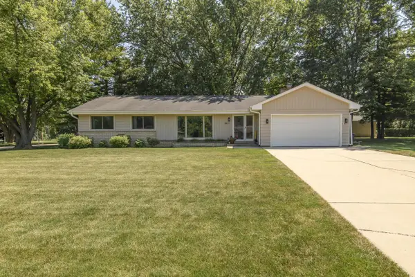 8801 W Dosie AVENUE, Greenfield, WI 53228