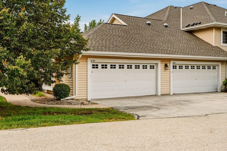 W398 N6054 Autumn Woods DRIVE, Oconomowoc, WI 53066 - #2
