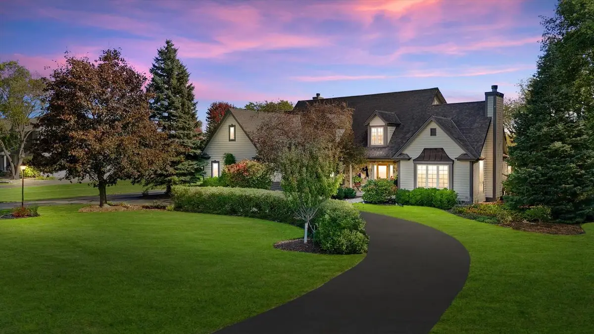 W299N1828 Windridge COURT, Pewaukee, WI 53072 - #1