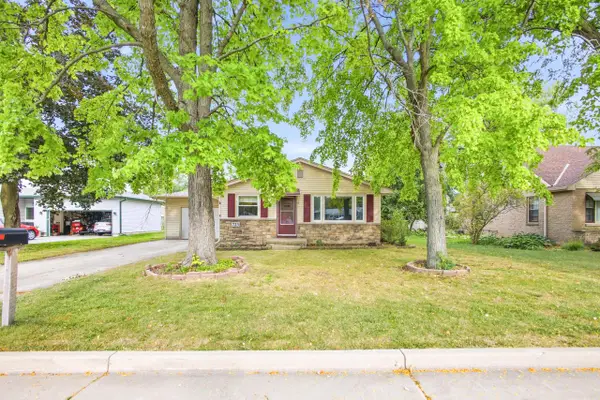 723 Roosevelt AVENUE, Oconomowoc, WI 53066