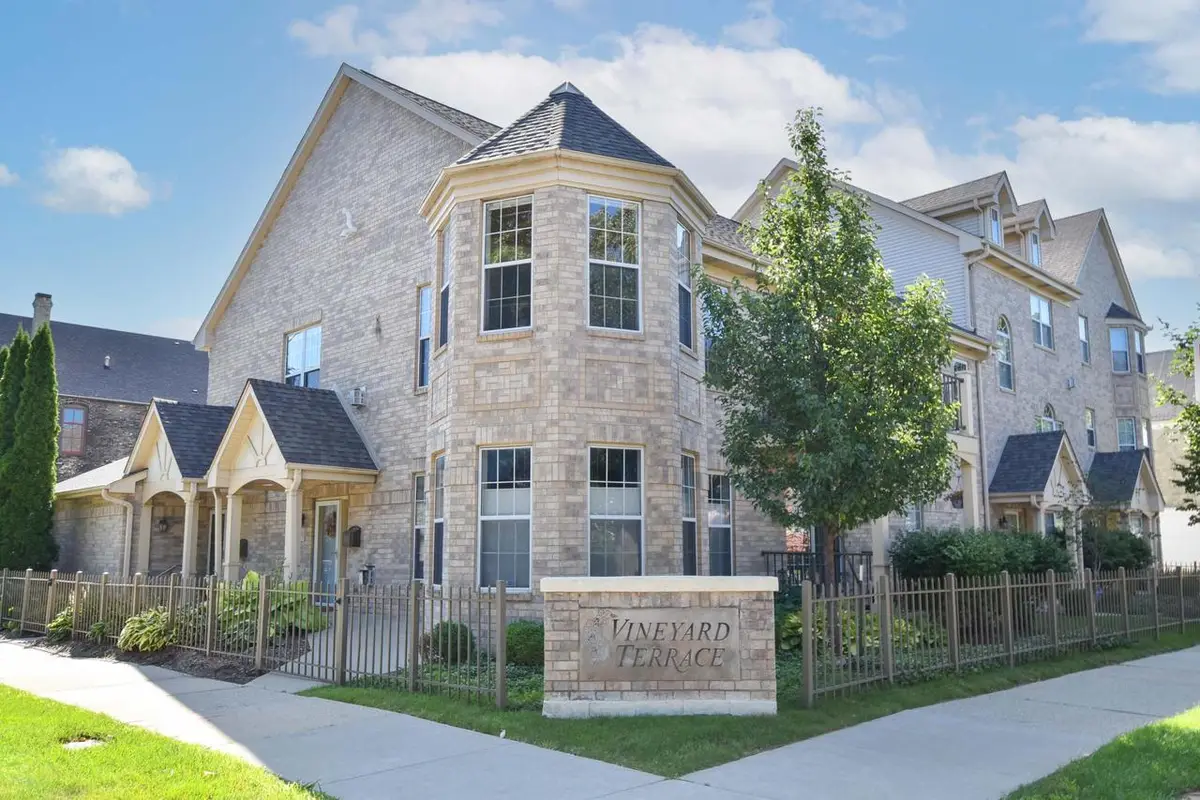 339 W Vine STREET, Milwaukee, WI 53212 - #1