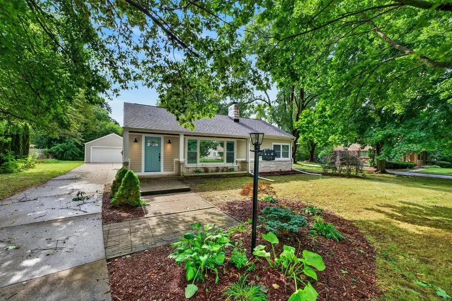 7125 N Longacre ROAD, Fox Point, WI 53217 - #2