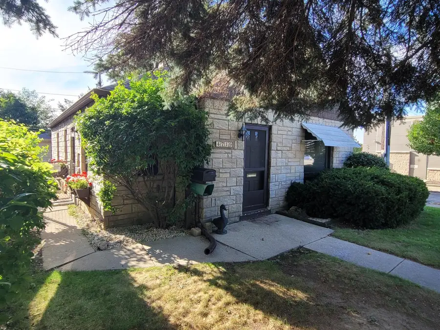 4719 S 6th STREET, Milwaukee, WI 53221 - #3