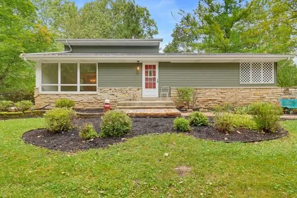 4108 W Glenwood DRIVE, Franklin, WI 53132