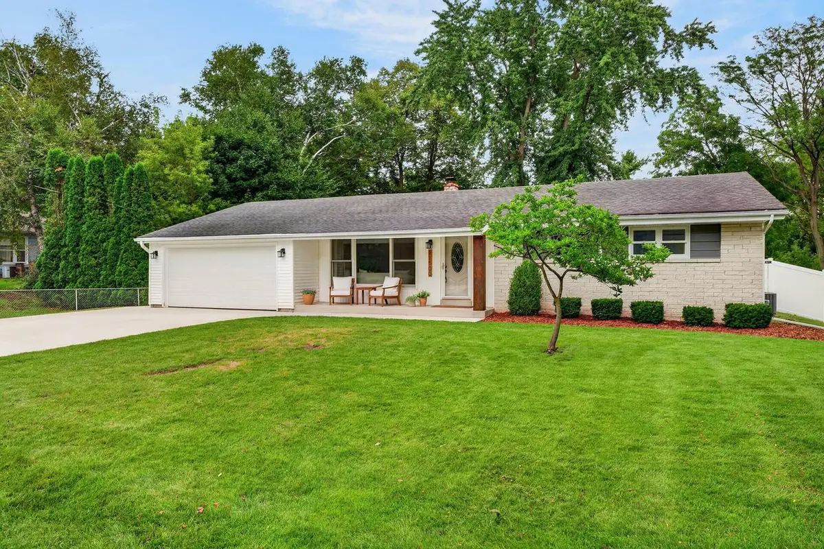 11500 N Buntrock AVENUE, Mequon, WI 53092 - #1