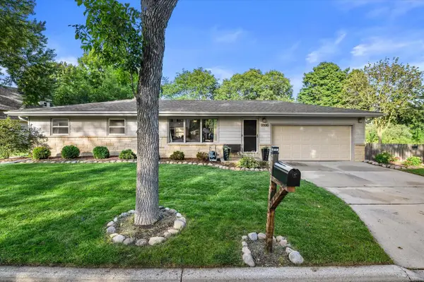 2006 N 107th STREET, Wauwatosa, WI 53226
