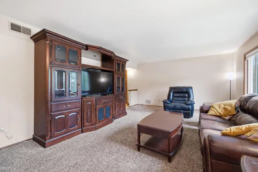 1146 Pilgrim PARKWAY, Elm Grove, WI 53122 - #3